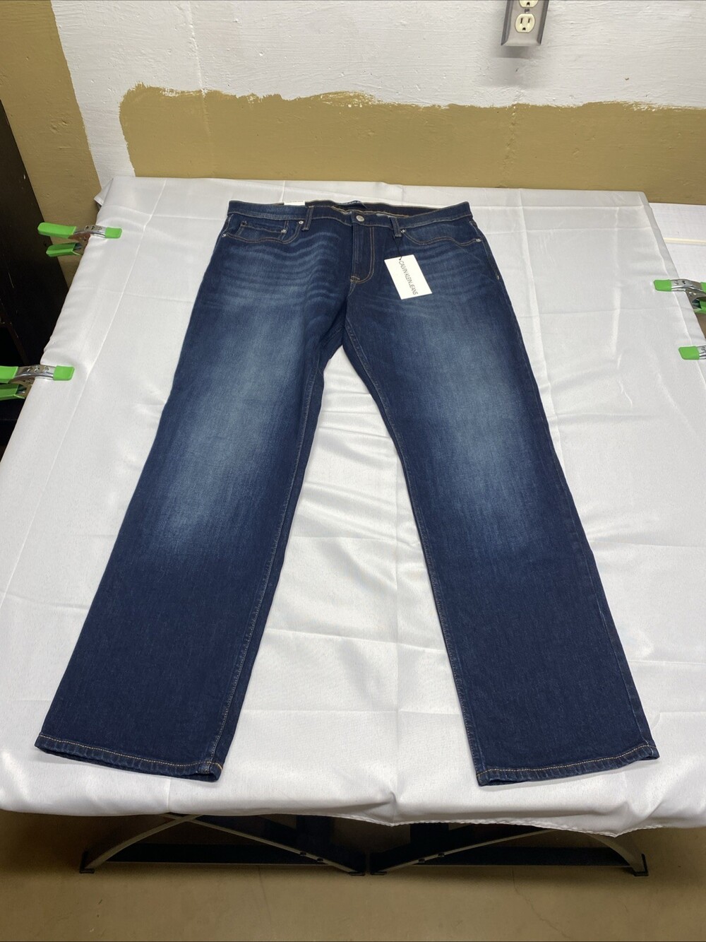 NWT Calvin Klein Jeans Straight Leg Jeans Size W36 x L32 Dark Wash Denim! New!